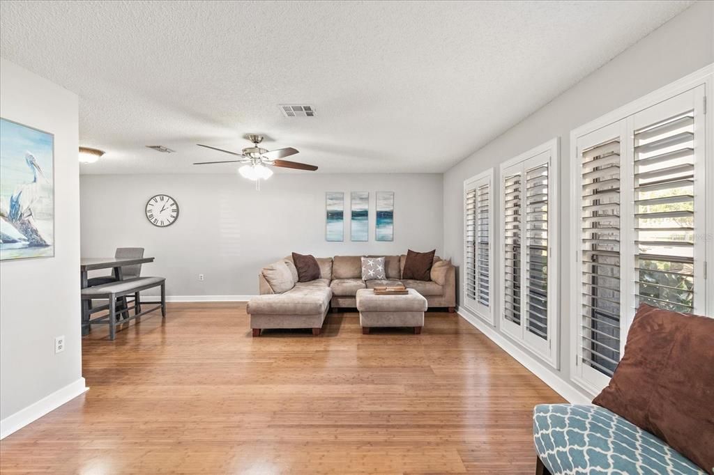 На продажу: $524,900 (3 спален, 2 ванн, 1654 Квадратных фут)