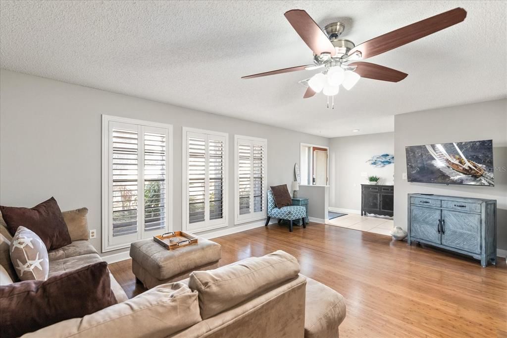 На продажу: $524,900 (3 спален, 2 ванн, 1654 Квадратных фут)