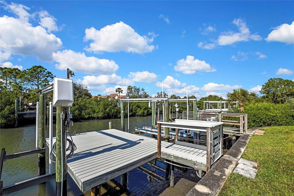 For Sale: $474,000 (2 beds, 2 baths, 1390 Square Feet)