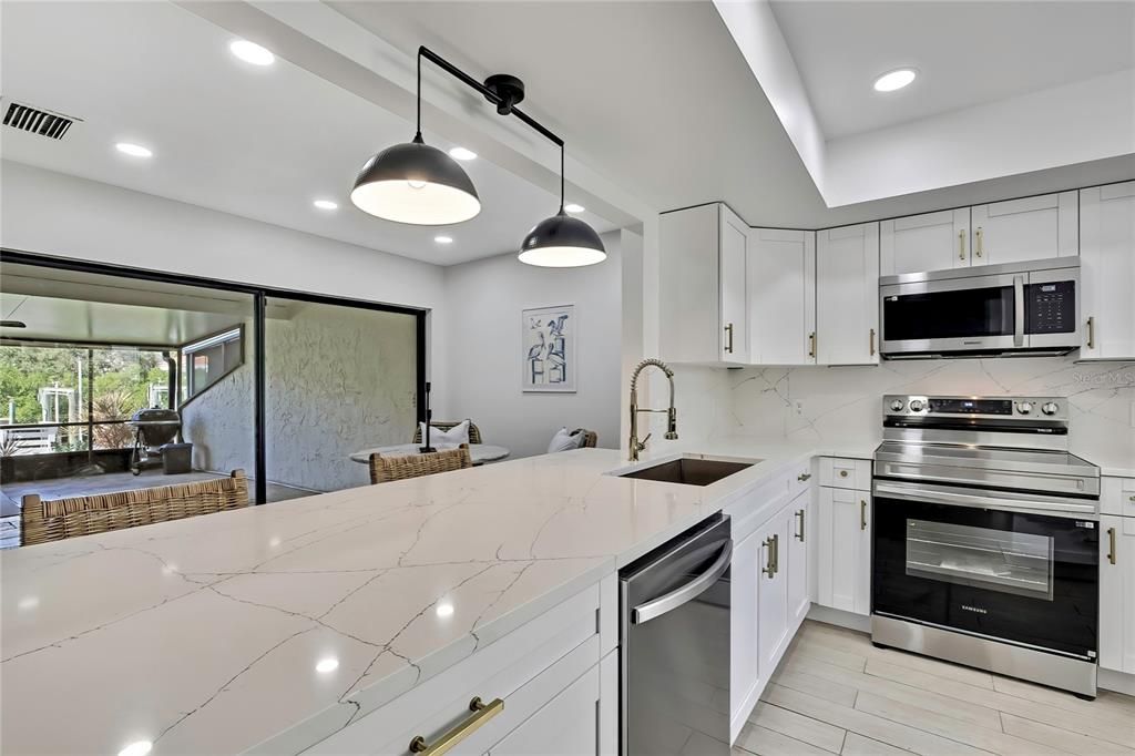 For Sale: $474,000 (2 beds, 2 baths, 1390 Square Feet)