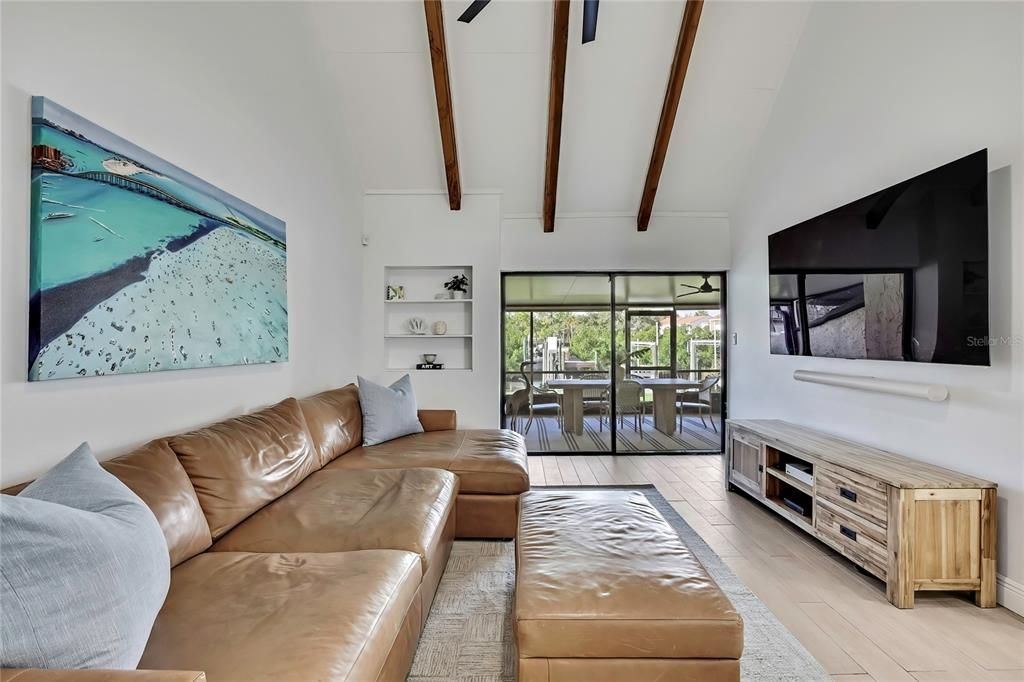 For Sale: $474,000 (2 beds, 2 baths, 1390 Square Feet)