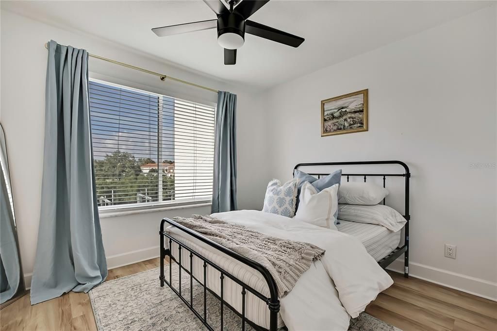 For Sale: $474,000 (2 beds, 2 baths, 1390 Square Feet)