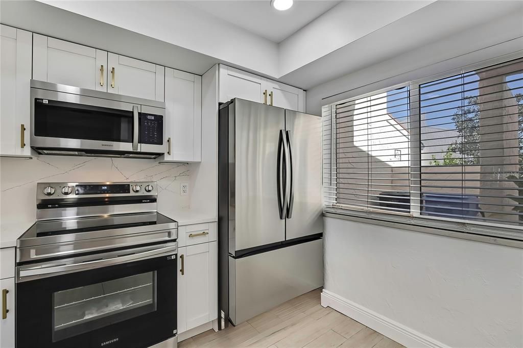 For Sale: $474,000 (2 beds, 2 baths, 1390 Square Feet)