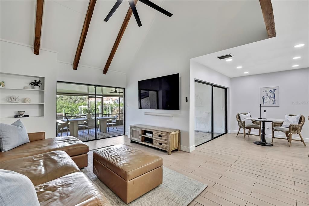 For Sale: $474,000 (2 beds, 2 baths, 1390 Square Feet)