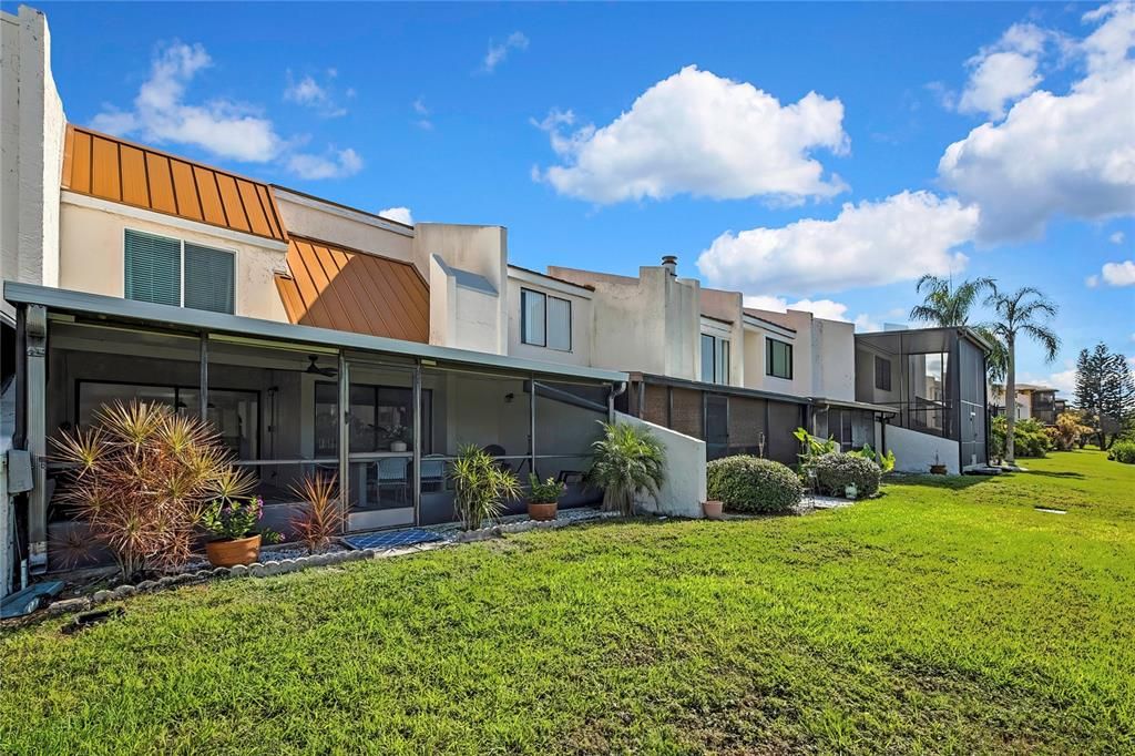 For Sale: $474,000 (2 beds, 2 baths, 1390 Square Feet)