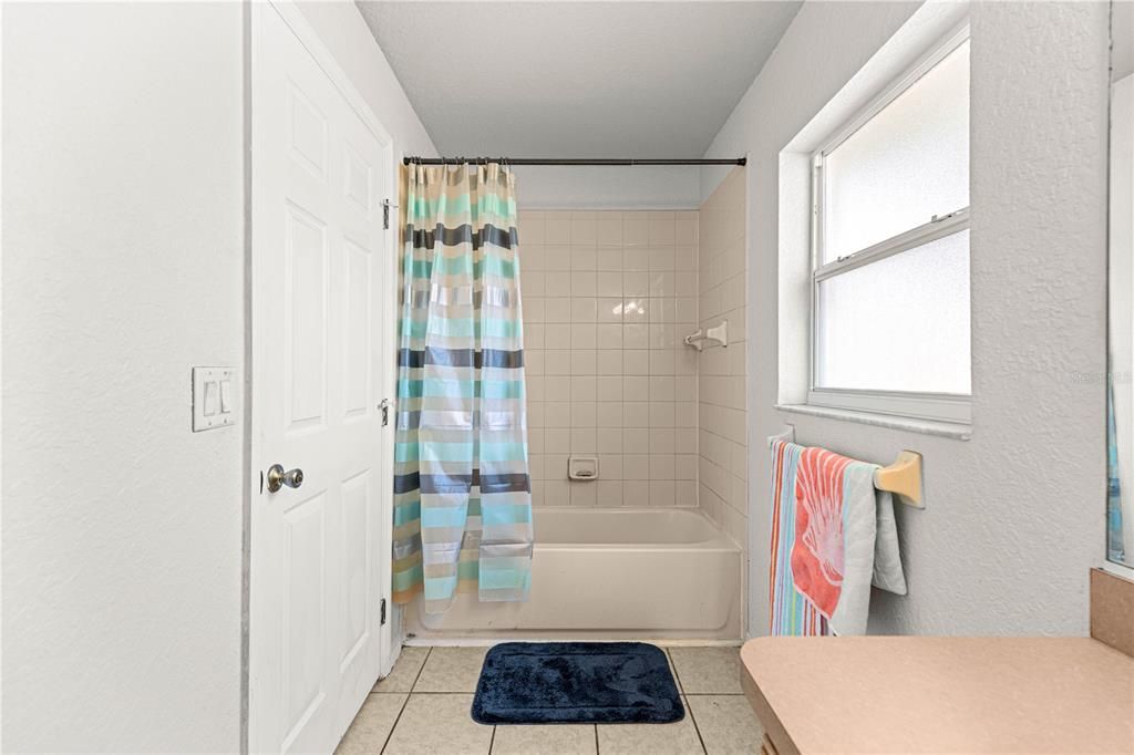 En Venta: $250,000 (3 camas, 2 baños, 1338 Pies cuadrados)