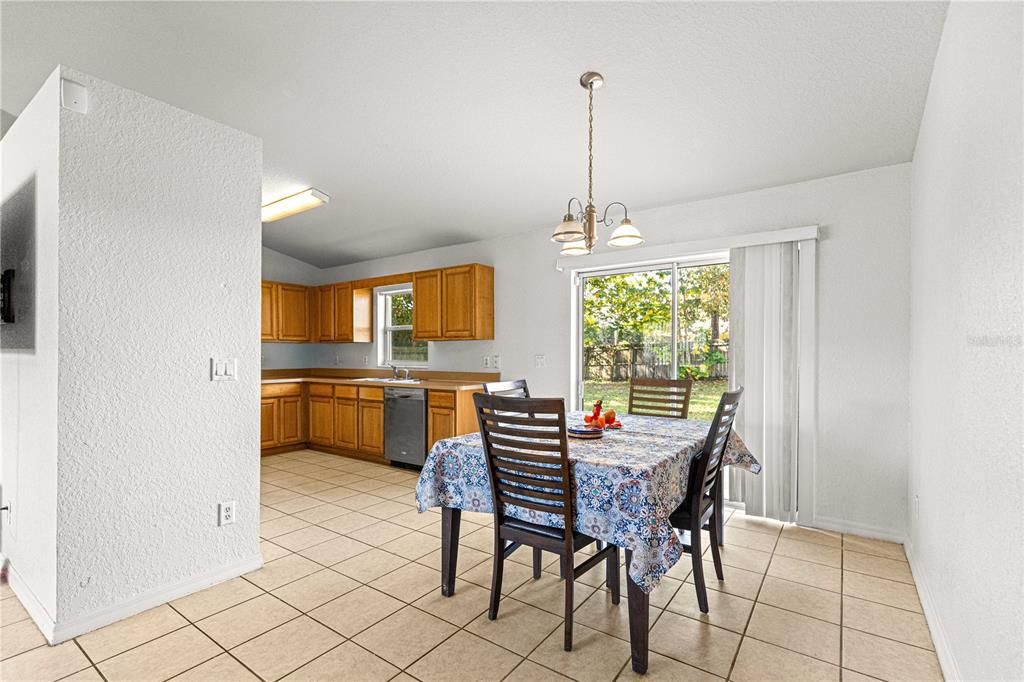 En Venta: $250,000 (3 camas, 2 baños, 1338 Pies cuadrados)