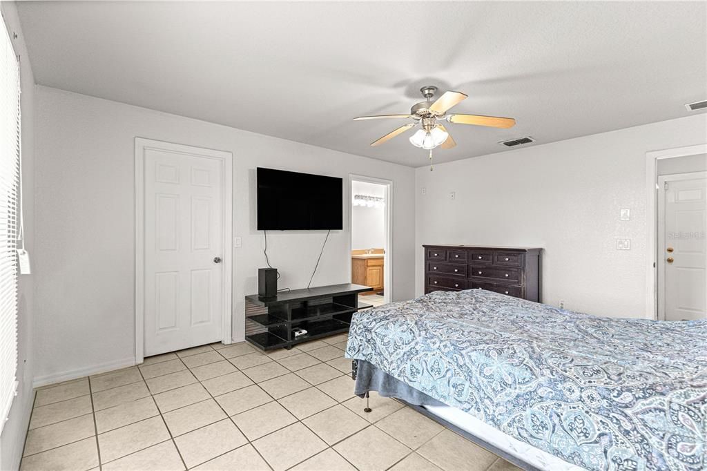 En Venta: $250,000 (3 camas, 2 baños, 1338 Pies cuadrados)