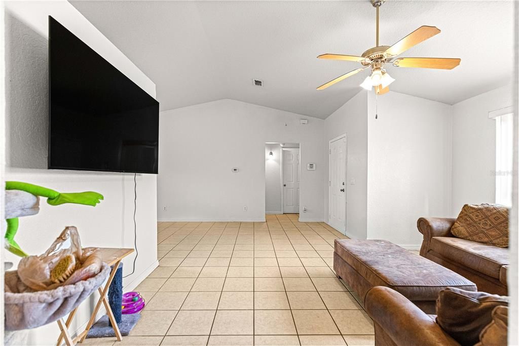 En Venta: $250,000 (3 camas, 2 baños, 1338 Pies cuadrados)