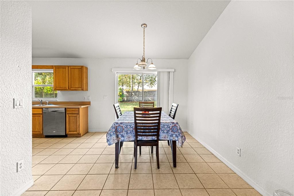 En Venta: $250,000 (3 camas, 2 baños, 1338 Pies cuadrados)