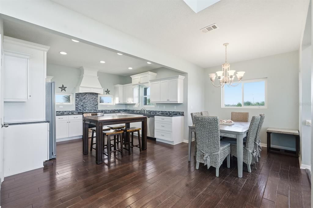 待售: $1,399,000 (5 贝兹, 3 浴室, 2687 平方英尺)