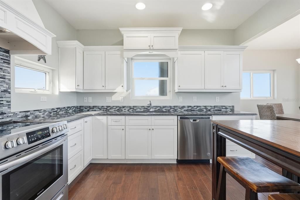 待售: $1,399,000 (5 贝兹, 3 浴室, 2687 平方英尺)