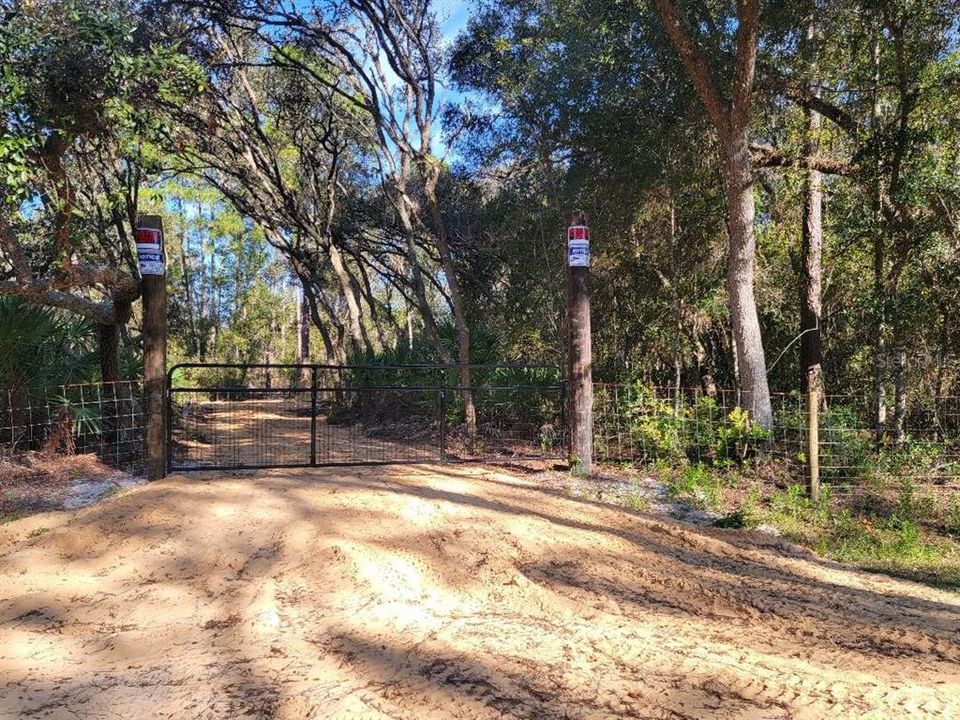 На продажу: $100,000 (4.20 acres)