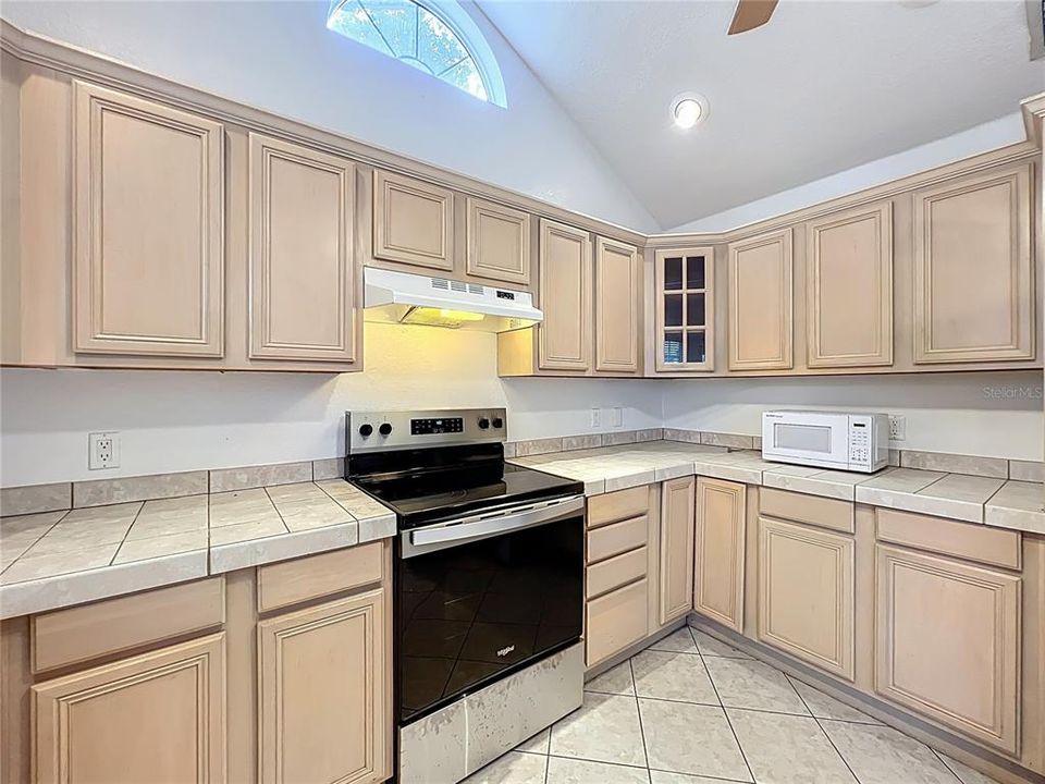 For Rent: $3,000 (3 beds, 2 baths, 1392 Square Feet)