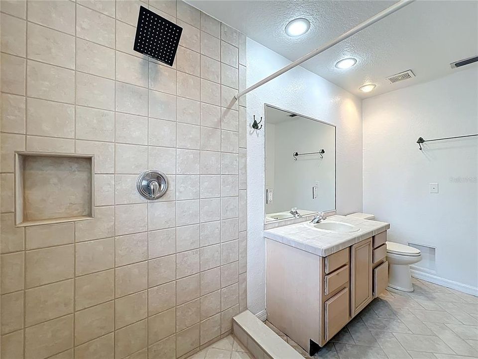 For Rent: $3,000 (3 beds, 2 baths, 1392 Square Feet)