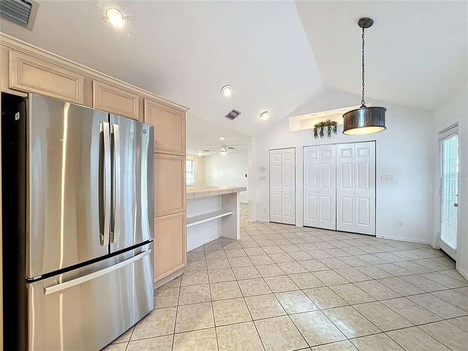 For Rent: $3,000 (3 beds, 2 baths, 1392 Square Feet)