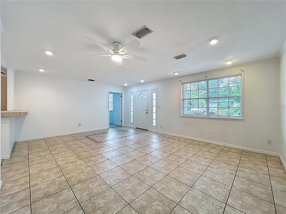 For Rent: $3,000 (3 beds, 2 baths, 1392 Square Feet)