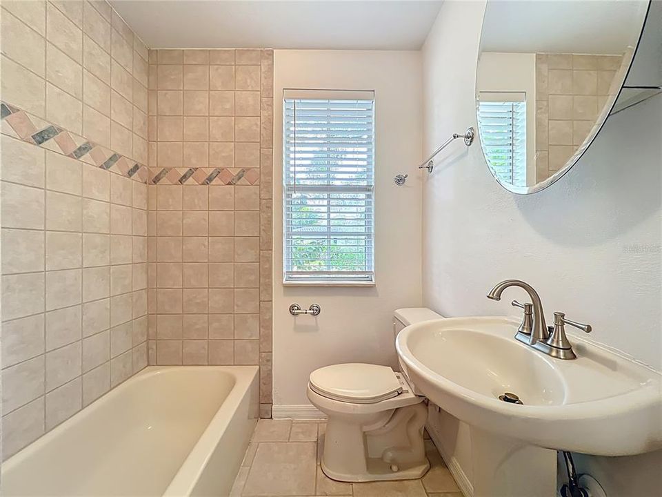 For Rent: $3,000 (3 beds, 2 baths, 1392 Square Feet)