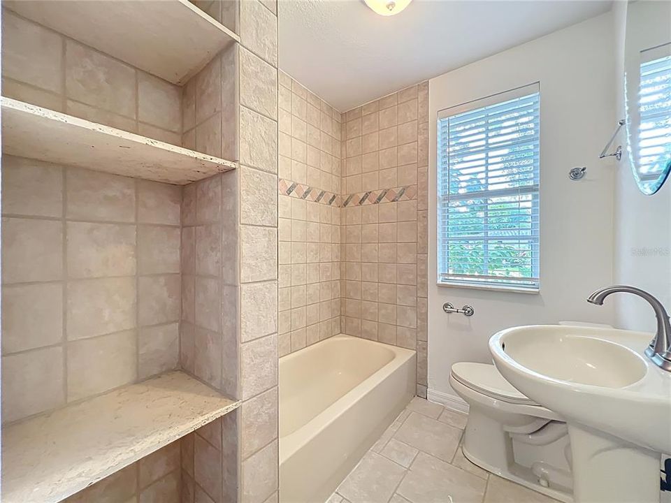 For Rent: $3,000 (3 beds, 2 baths, 1392 Square Feet)