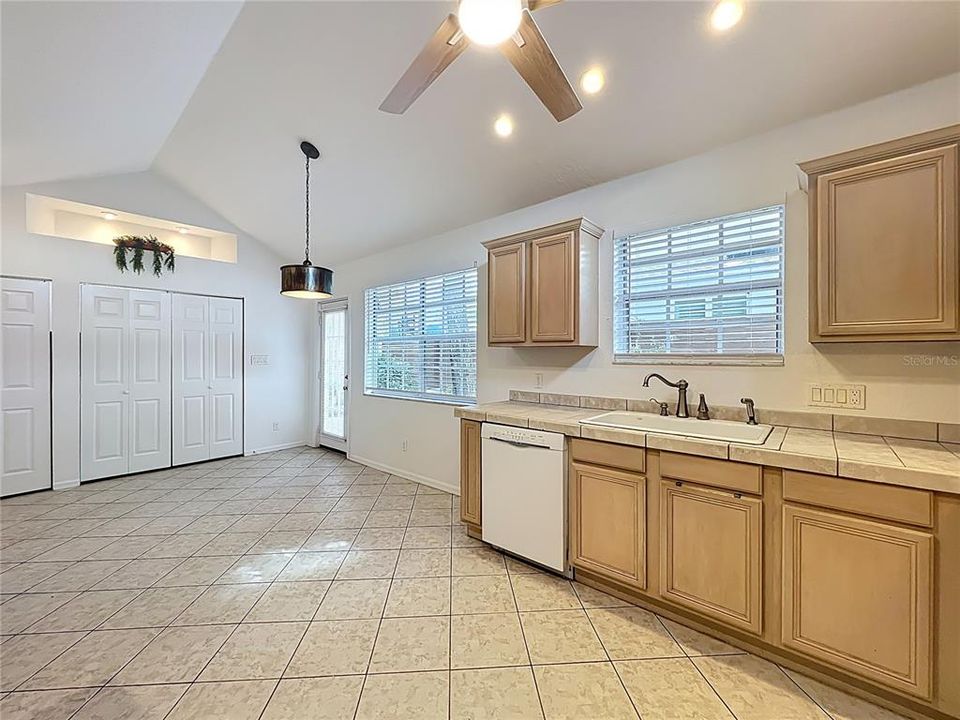 For Rent: $3,000 (3 beds, 2 baths, 1392 Square Feet)