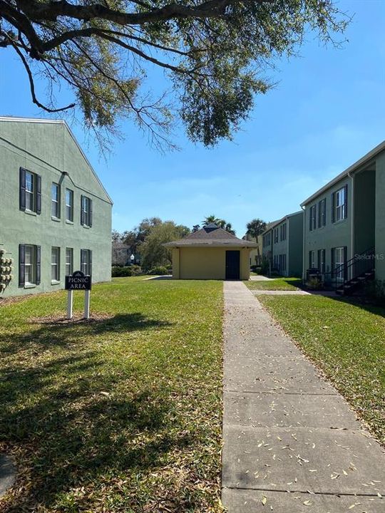 For Rent: $1,800 (3 beds, 2 baths, 1192 Square Feet)