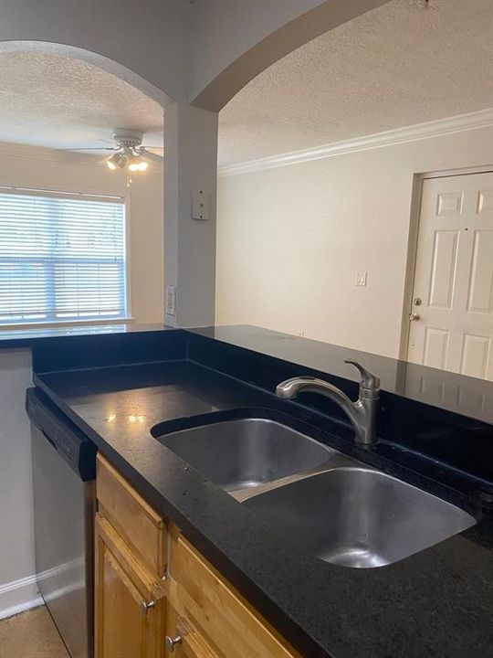 For Rent: $1,800 (3 beds, 2 baths, 1192 Square Feet)