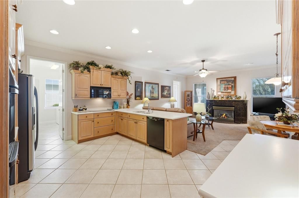 待售: $449,000 (4 贝兹, 2 浴室, 2495 平方英尺)