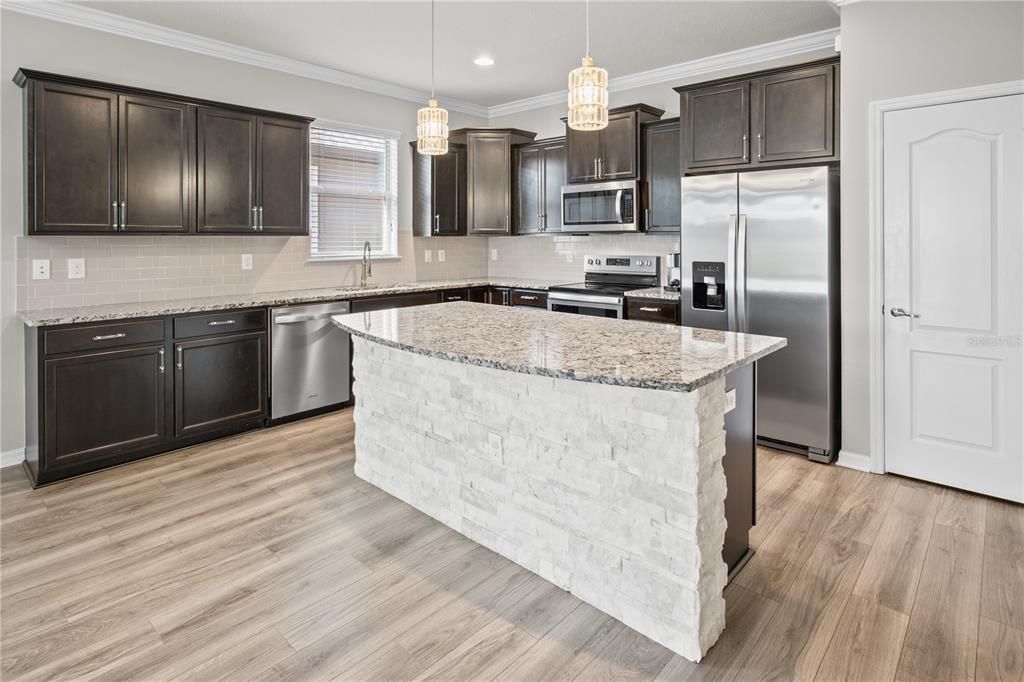 待售: $430,000 (3 贝兹, 2 浴室, 2162 平方英尺)