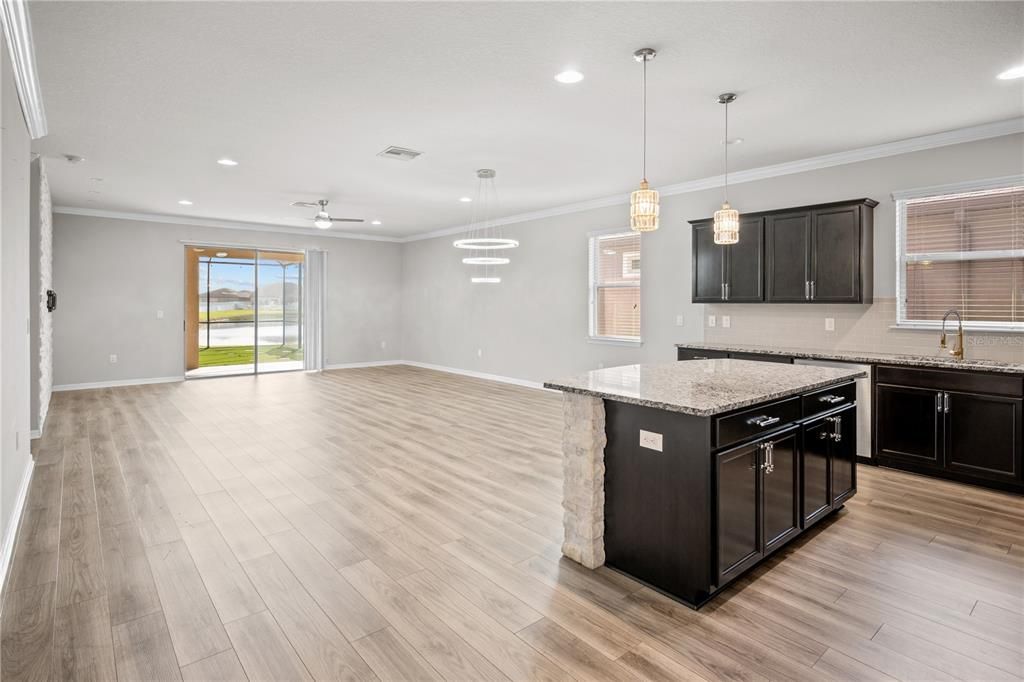 待售: $430,000 (3 贝兹, 2 浴室, 2162 平方英尺)