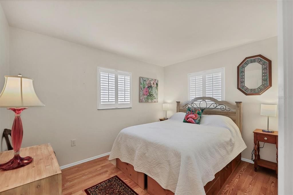 合同活跃: $319,000 (2 贝兹, 2 浴室, 1192 平方英尺)