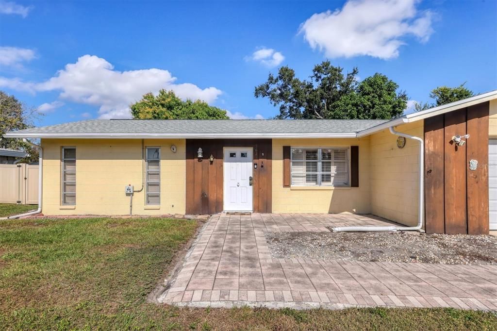 合同活跃: $319,000 (2 贝兹, 2 浴室, 1192 平方英尺)