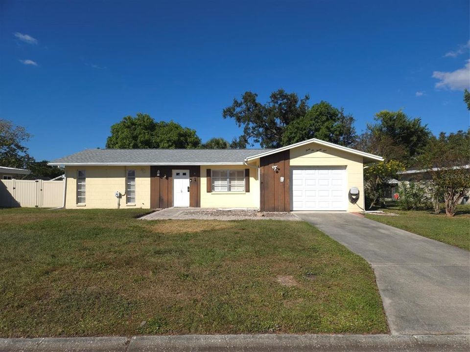 合同活跃: $319,000 (2 贝兹, 2 浴室, 1192 平方英尺)