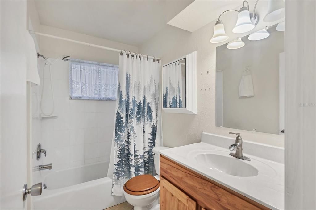 合同活跃: $319,000 (2 贝兹, 2 浴室, 1192 平方英尺)