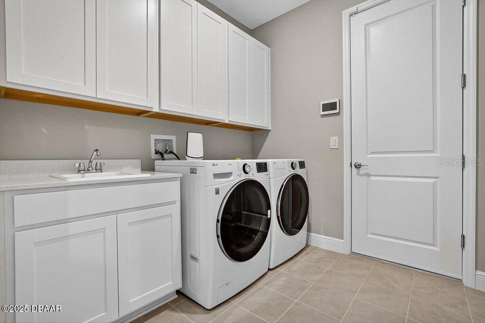 En Venta: $725,000 (5 camas, 4 baños, 3051 Pies cuadrados)