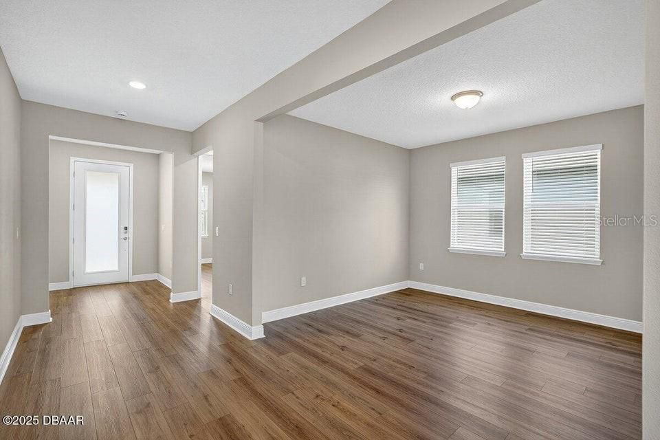 En Venta: $725,000 (5 camas, 4 baños, 3051 Pies cuadrados)