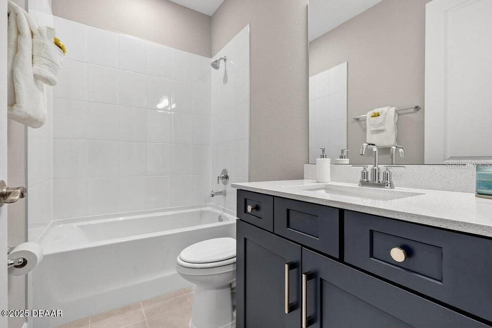 En Venta: $725,000 (5 camas, 4 baños, 3051 Pies cuadrados)