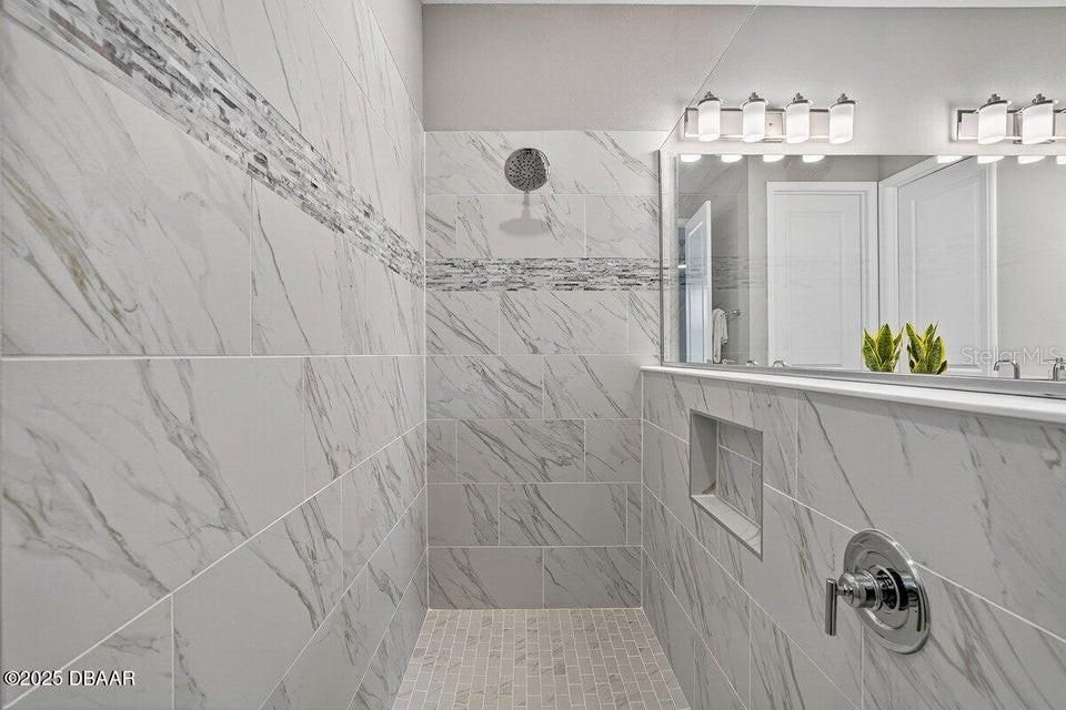 En Venta: $725,000 (5 camas, 4 baños, 3051 Pies cuadrados)