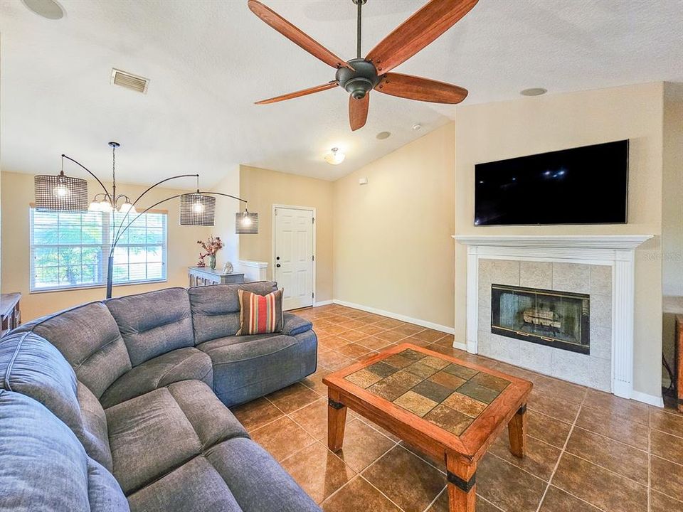 For Sale: $344,000 (3 beds, 2 baths, 1614 Square Feet)