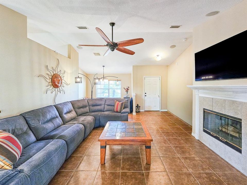 For Sale: $344,000 (3 beds, 2 baths, 1614 Square Feet)