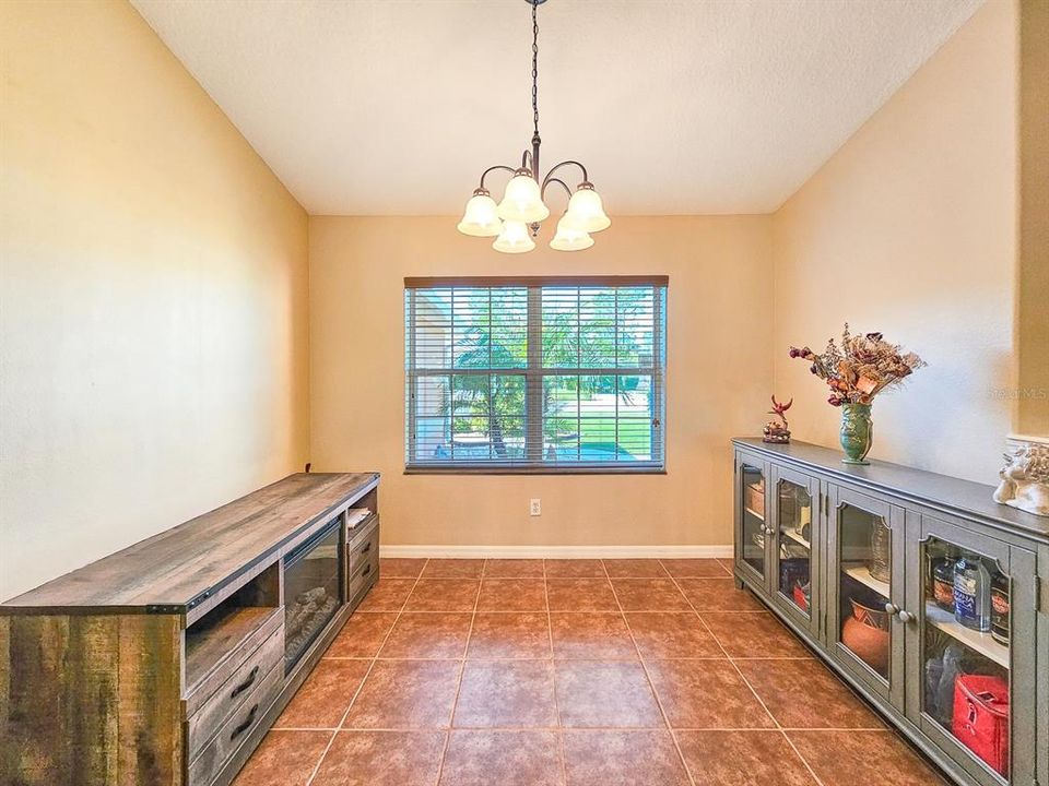 For Sale: $344,000 (3 beds, 2 baths, 1614 Square Feet)