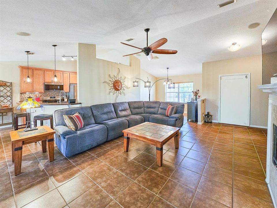 For Sale: $344,000 (3 beds, 2 baths, 1614 Square Feet)