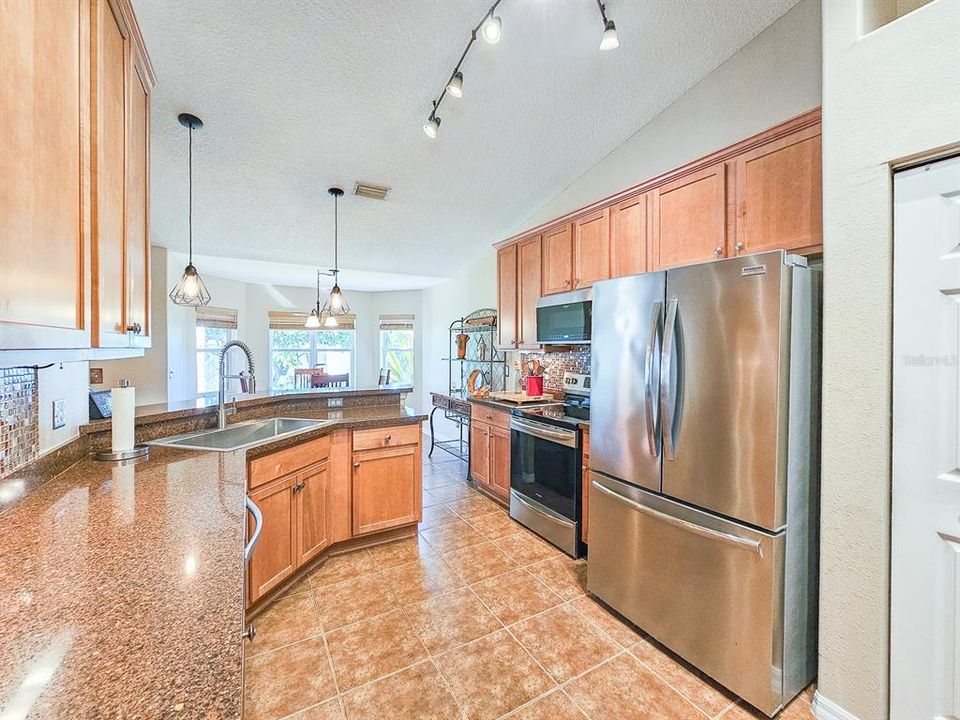 For Sale: $344,000 (3 beds, 2 baths, 1614 Square Feet)