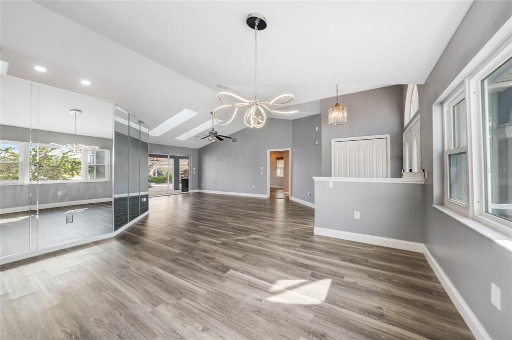 待售: $399,000 (3 贝兹, 2 浴室, 2805 平方英尺)