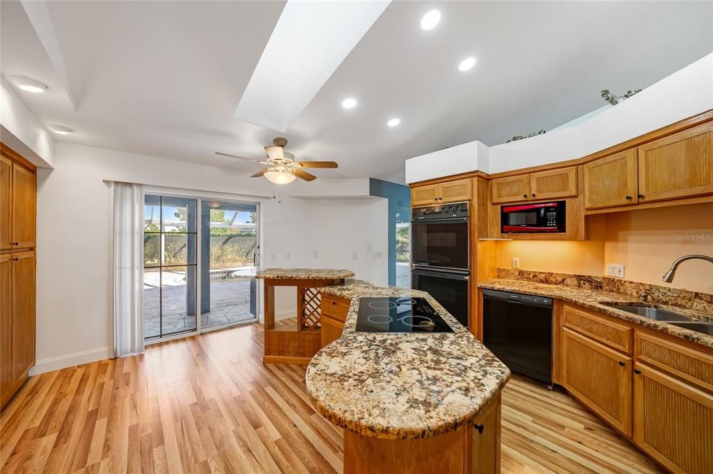 待售: $399,000 (3 贝兹, 2 浴室, 2805 平方英尺)