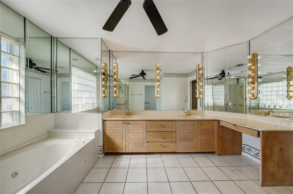 待售: $399,000 (3 贝兹, 2 浴室, 2805 平方英尺)