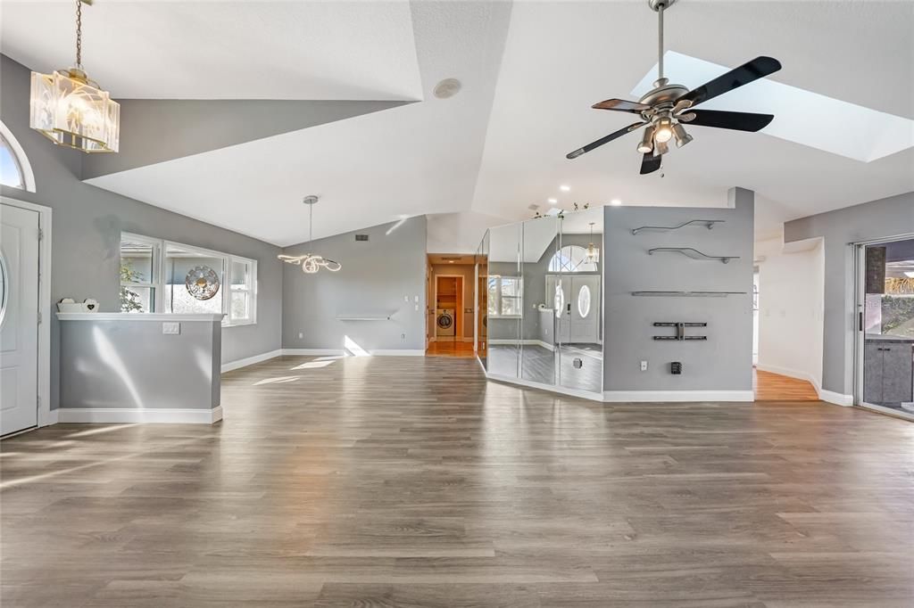 待售: $399,000 (3 贝兹, 2 浴室, 2805 平方英尺)