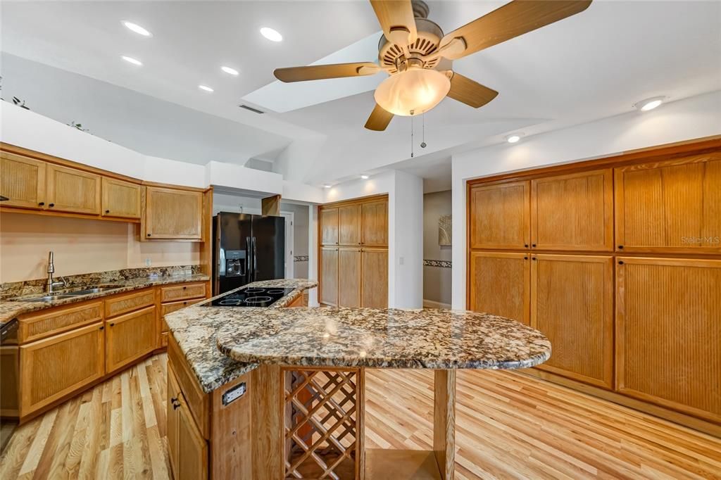 待售: $399,000 (3 贝兹, 2 浴室, 2805 平方英尺)