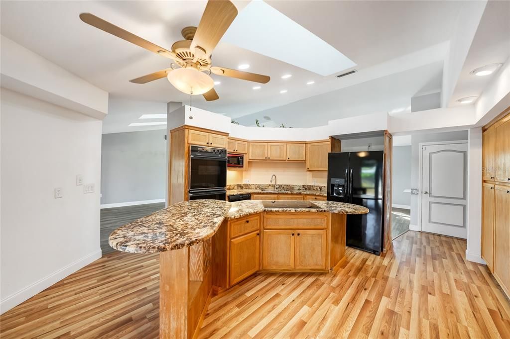 待售: $399,000 (3 贝兹, 2 浴室, 2805 平方英尺)