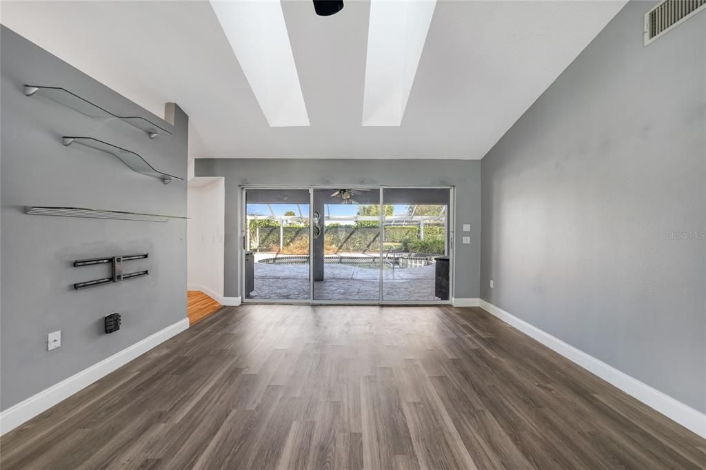 待售: $399,000 (3 贝兹, 2 浴室, 2805 平方英尺)