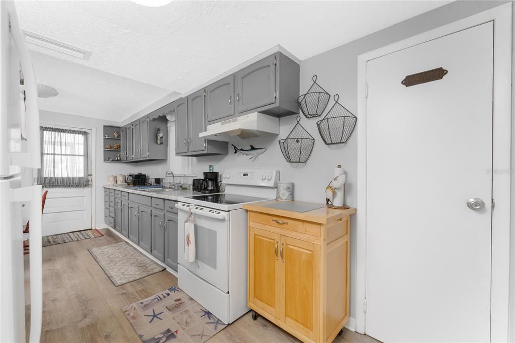 待售: $239,900 (2 贝兹, 1 浴室, 791 平方英尺)